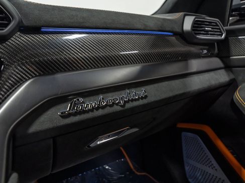 Used 2024 Lamborghini Urus Performante AWD/4WD image 55