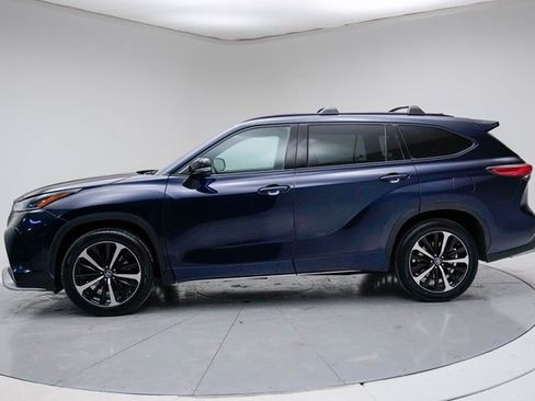 Used 2021 Toyota Highlander XSE image 2