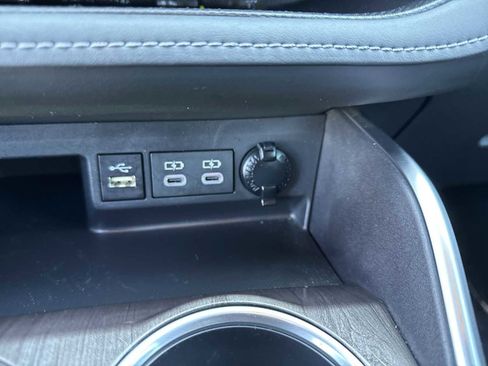 Used 2024 Toyota Highlander Platinum image 30