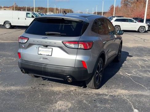 Used 2022 Ford Escape SE w/ SE Sport Appearance Package image 7