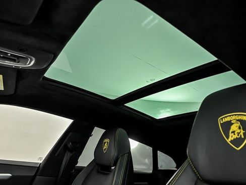 Used 2019 Lamborghini Urus AWD/4WD image 19