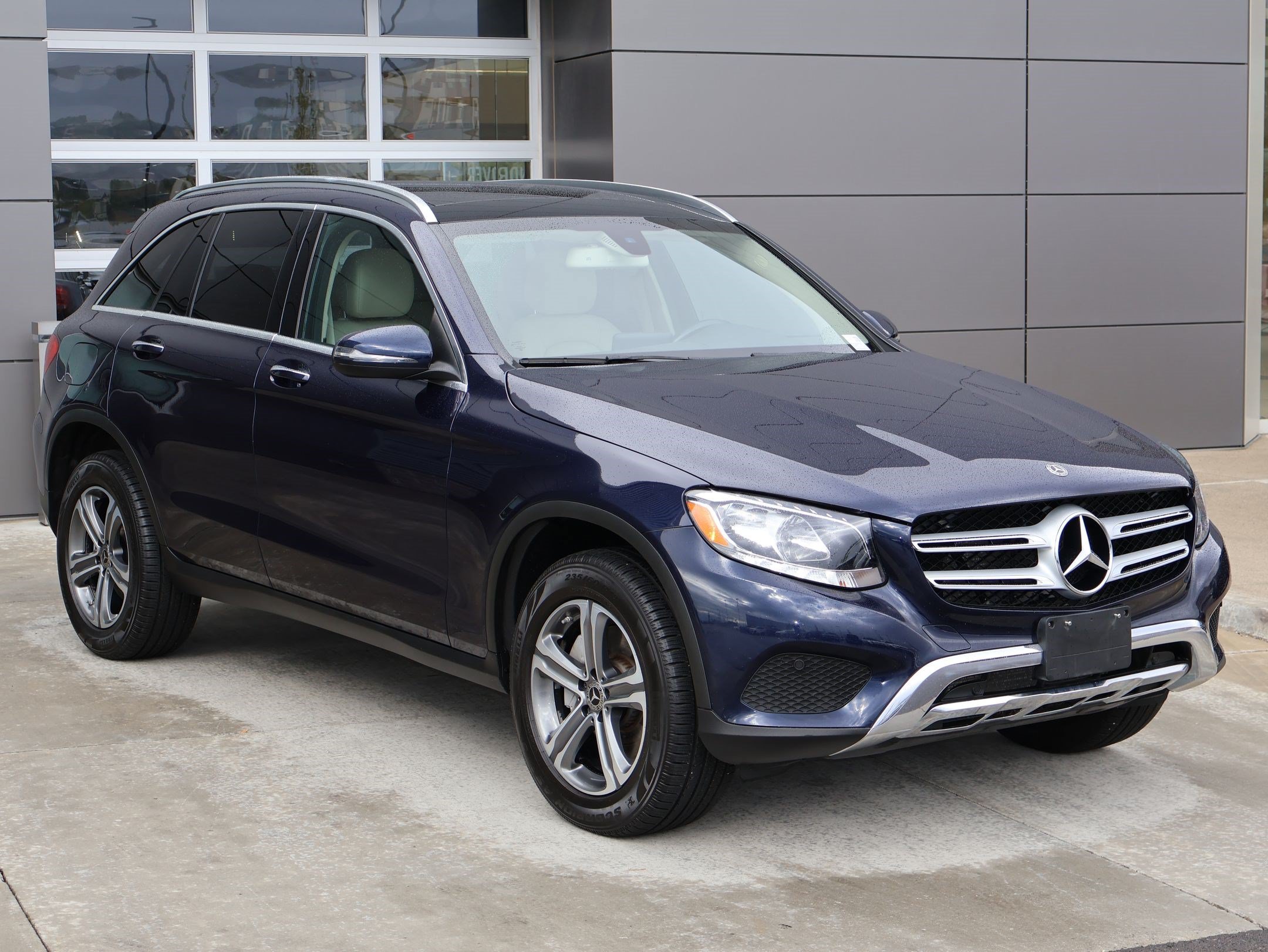 Used 2019 Mercedes-Benz GLC 300 4MATIC image 3