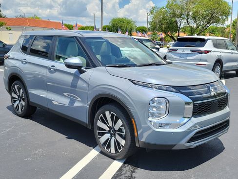 New 2026 Mitsubishi Outlander SE FWD image 3