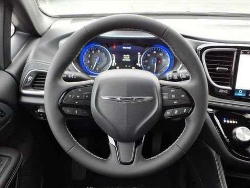 New 2026 Chrysler Pacifica Limited w/ S Appearance Package FWD image 11