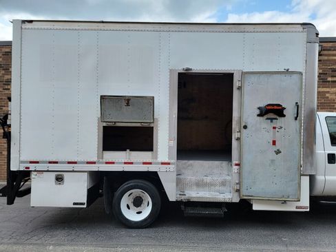 Used 2016 Ford F550 2WD Regular Cab Super Duty image 25