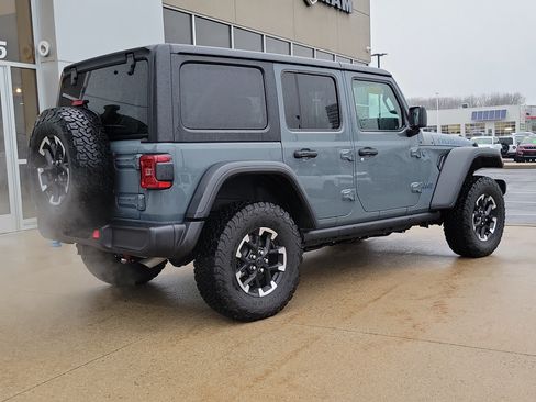 Used 2025 Jeep Wrangler Unlimited Rubicon 4xe w/ Convenience Group AWD/4WD image 4