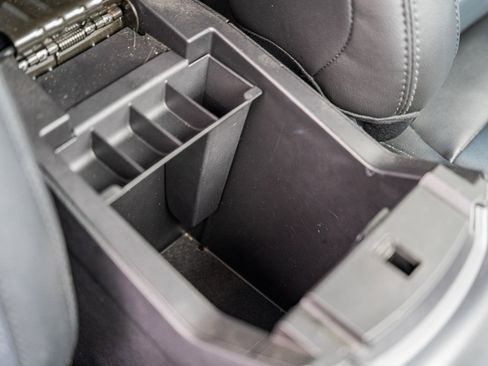 Certified 2018 Ford Explorer XLT w/ Equipment Group 202A image 11