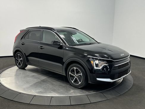 Used 2024 Kia Niro LX FWD image 2