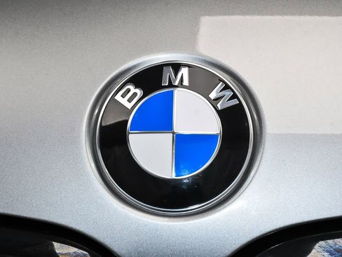 Used 2022 BMW 740i xDrive w/ M Sport Package AWD/4WD image 97