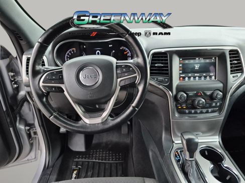 Used 2020 Jeep Grand Cherokee Laredo AWD/4WD image 9