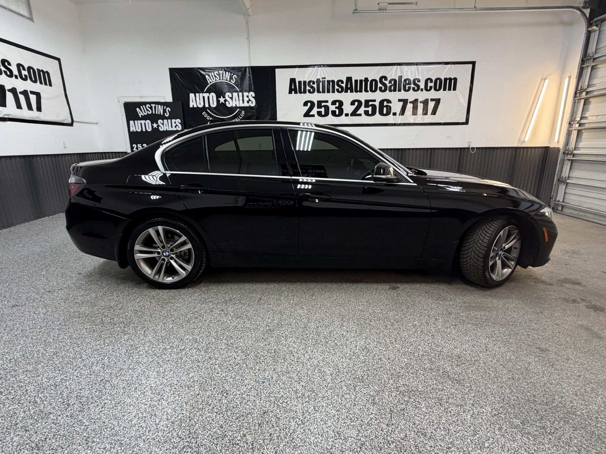 Used 2017 BMW 330i Sedan RWD image 2