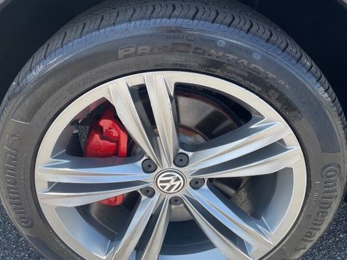 Used 2018 Volkswagen Tiguan SEL w/ R-Line Package FWD image 23