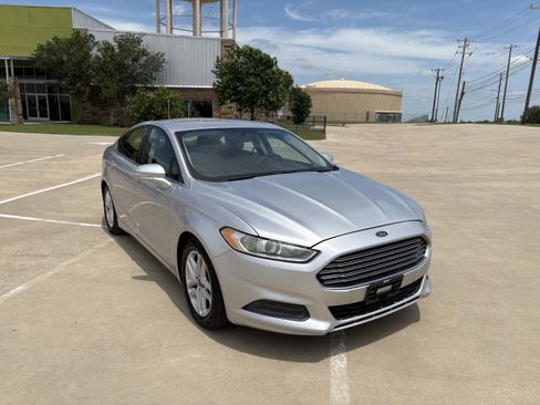 Used 2015 Ford Fusion SE FWD image 6