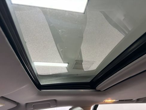 Used 2019 Toyota Highlander XLE image 26