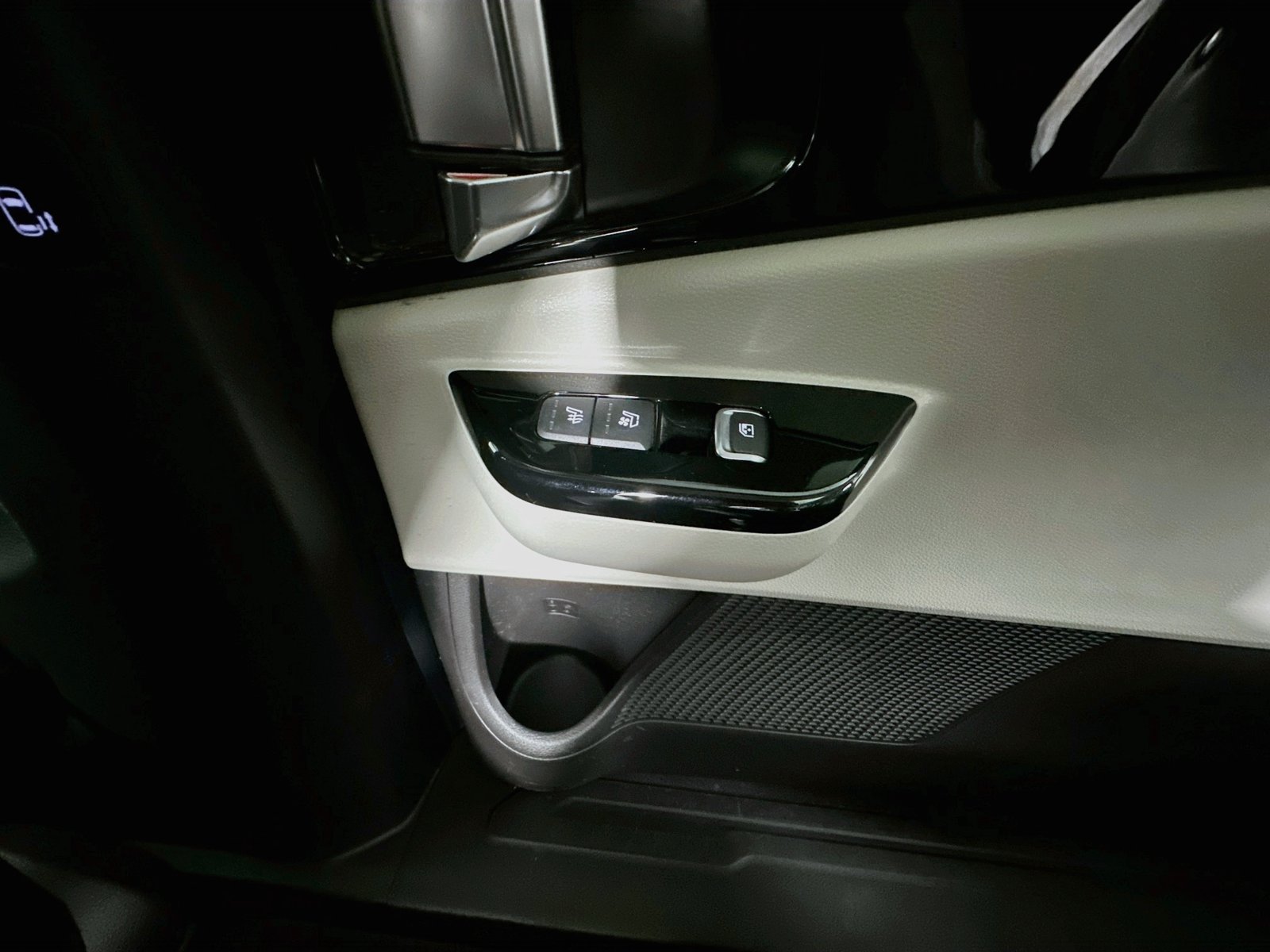 Used 2022 Kia Carnival SX FWD image 35