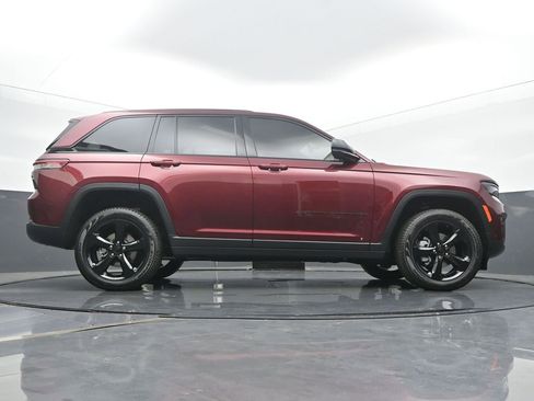 New 2025 Jeep Grand Cherokee Limited w/ Luxury Tech Group II image 52
