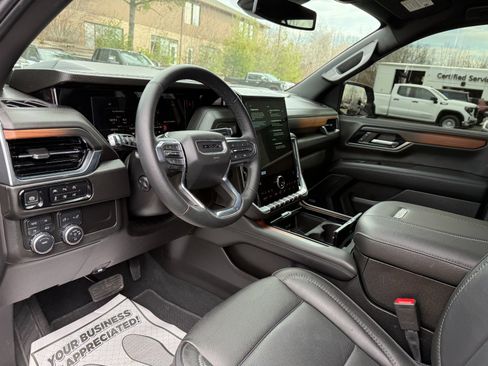 Used 2025 GMC Yukon Denali image 13