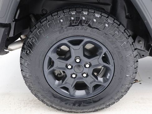 Used 2023 Jeep Wrangler Unlimited w/ Sun & Screen Package image 10