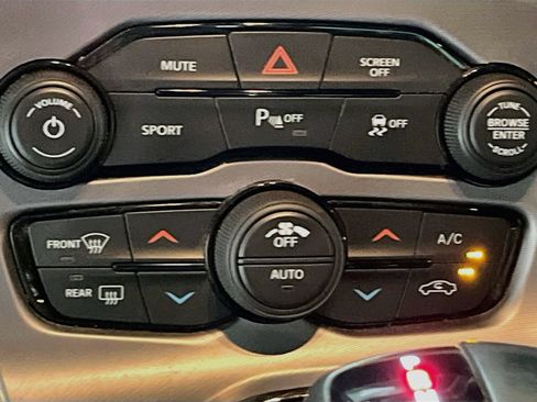 Used 2020 Dodge Challenger R/T w/ Driver Convenience Group RWD image 16