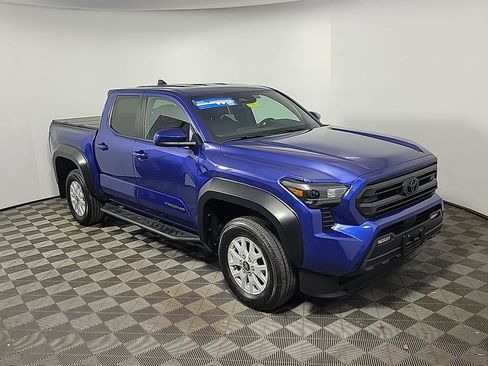 Used 2025 Toyota Tacoma SR5 image 2