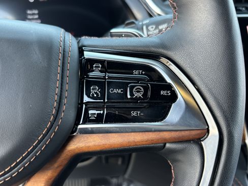Used 2023 Jeep Grand Cherokee Summit AWD/4WD image 28