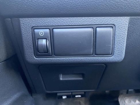 Used 2010 Nissan Versa Sedan image 29