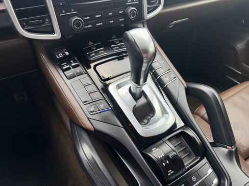 Used 2017 Porsche Cayenne AWD/4WD image 18