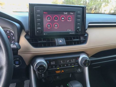 Used 2022 Toyota RAV4 XLE image 19