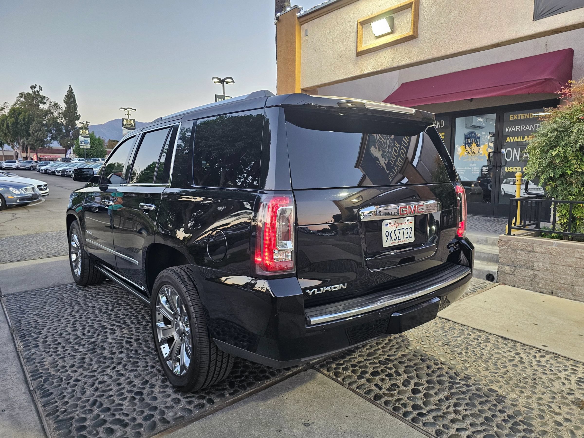 Used 2015 GMC Yukon Denali w/ Premium Package RWD image 7
