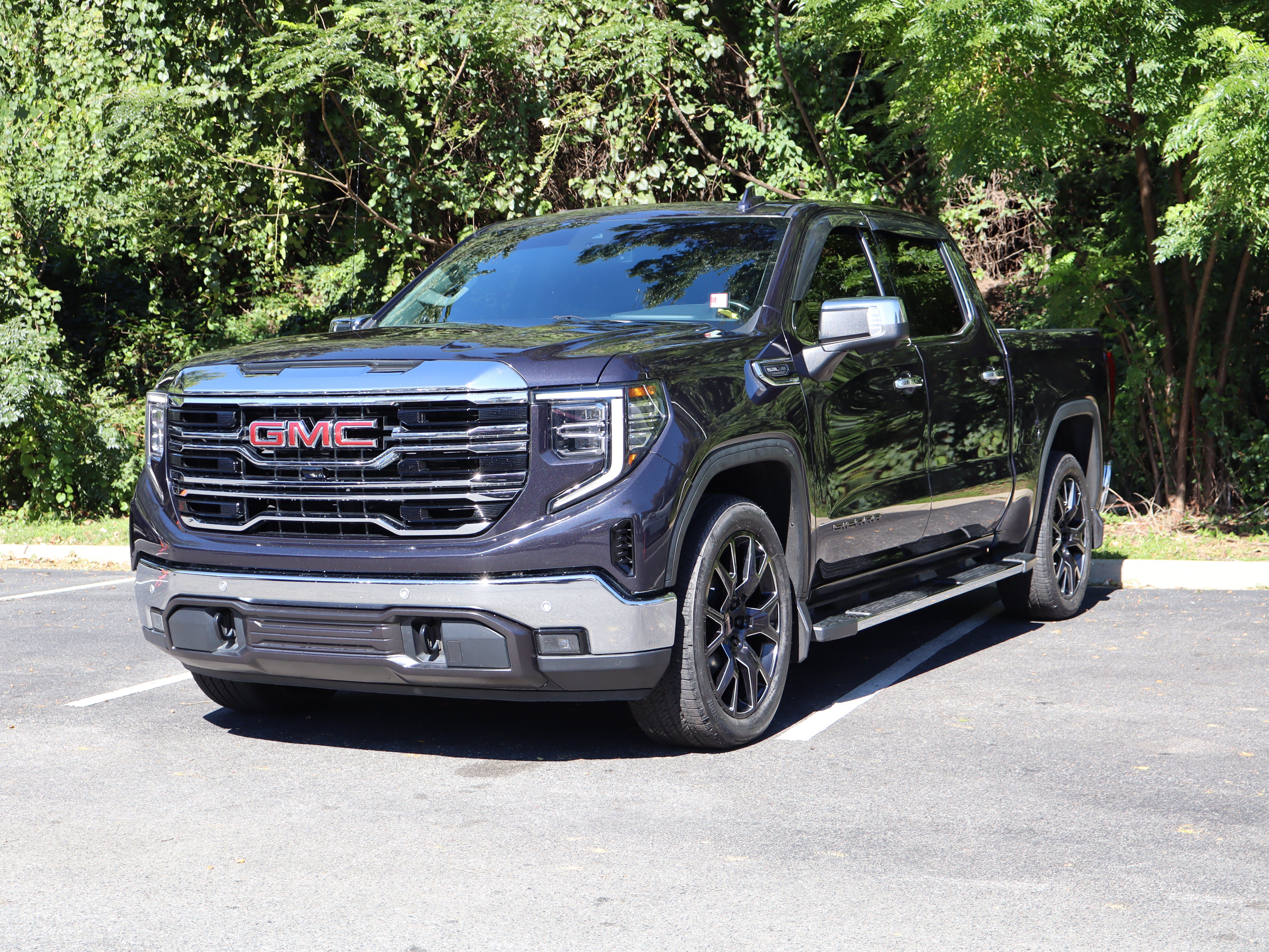 Used 2022 GMC Sierra 1500 SLT w/ SLT Premium Plus Package RWD image 5