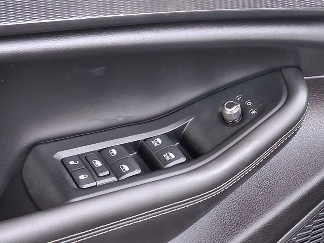 Used 2025 Jeep Grand Cherokee L Laredo RWD image 17