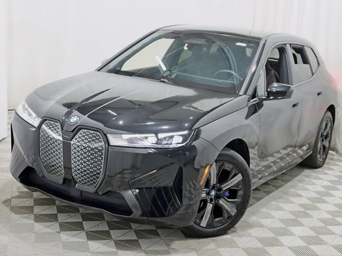 Used 2024 BMW iX xDrive50 w/ Sport Package AWD/4WD image 5