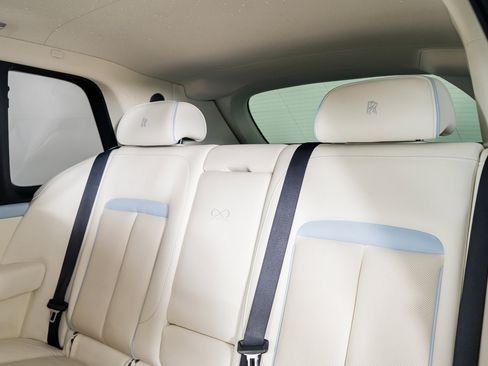 Used 2023 Rolls-Royce Cullinan Black Badge image 30