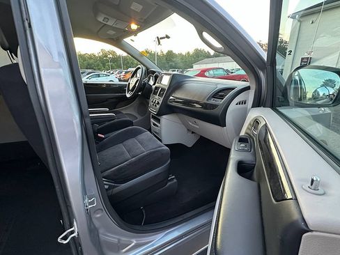 Used 2014 Dodge Grand Caravan SXT FWD image 29