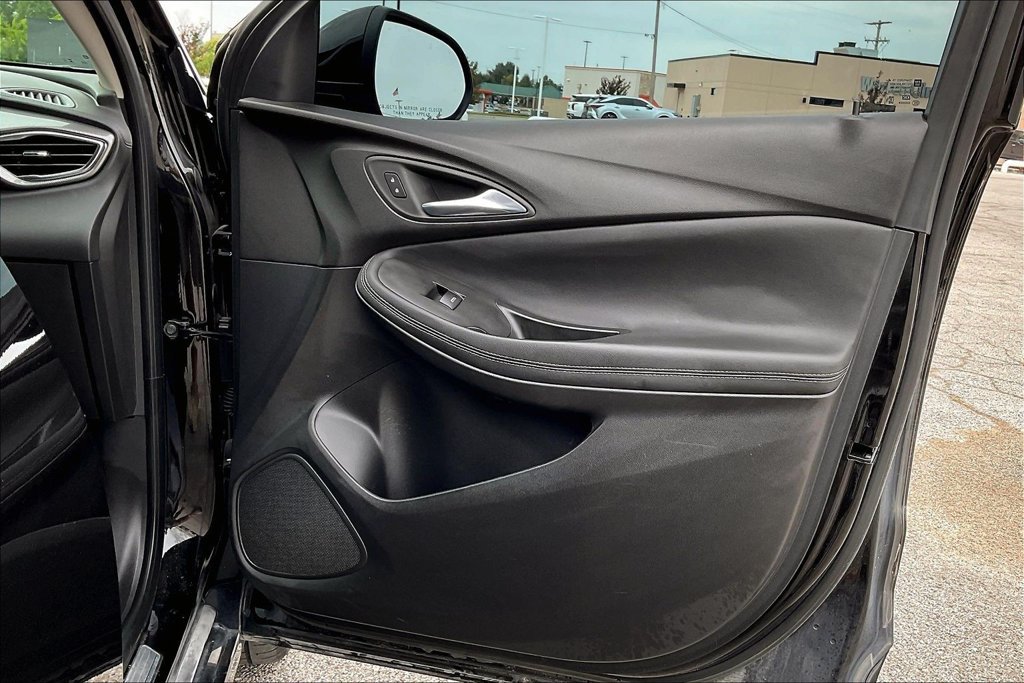 Used 2022 Buick Encore GX Select w/ Sport Touring Package FWD image 19