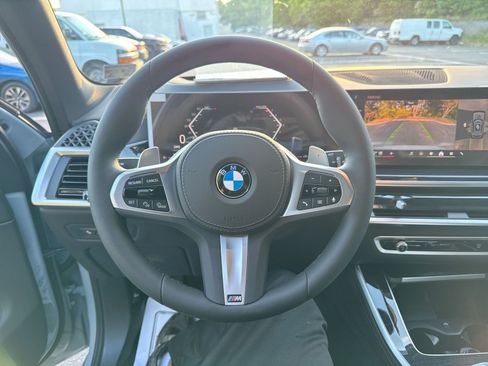 New 2026 BMW X5 xDrive40i w/ M Sport Package AWD/4WD image 18