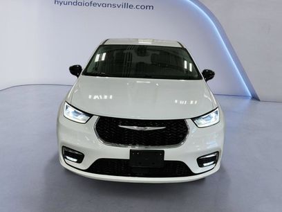 Used 2024 Chrysler Pacifica Touring-L