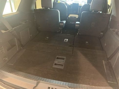 Used 2024 Ford Expedition Platinum image 5