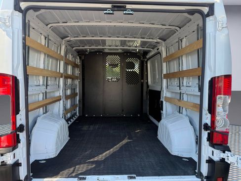 Used 2025 RAM ProMaster 2500 w/ U-Haul Equipment Group FWD image 7