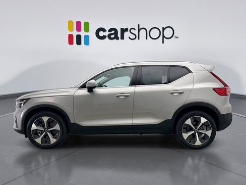 Used 2025 Volvo XC40 B5 Plus AWD/4WD image 2