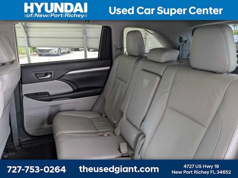 Used 2019 Toyota Highlander XLE AWD/4WD image 17