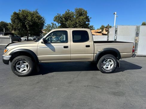 Used 2002 Toyota Tacoma PreRunner w/ SR5 Pkg w/ Chrome Pkg RWD image 2