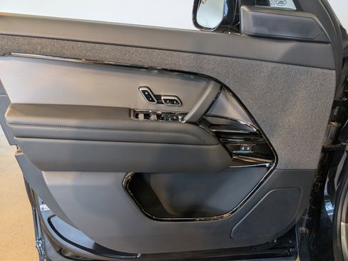 Used 2025 Land Rover Range Rover Sport Dynamic SE image 11