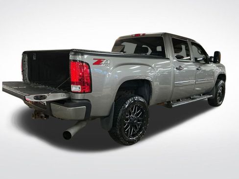 Used 2013 GMC Sierra 2500 Denali w/ Suspension Package, Off-Road AWD/4WD image 5