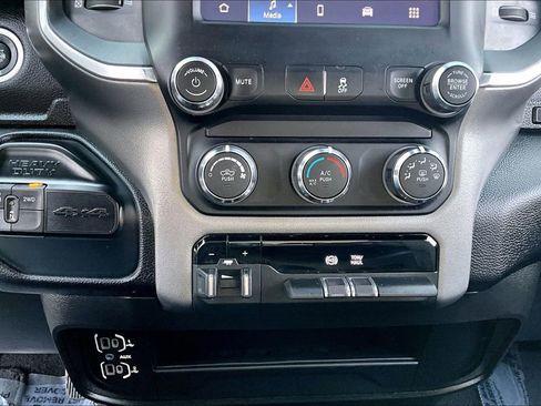 Used 2024 RAM 3500 Big Horn image 32