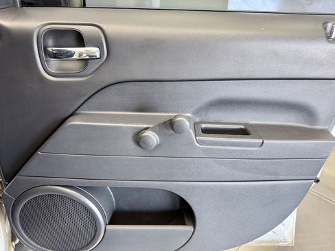 Used 2016 Jeep Patriot Sport image 18