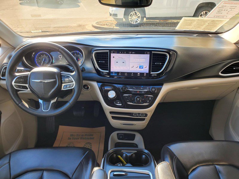 Used 2023 Chrysler Pacifica Touring-L FWD image 8