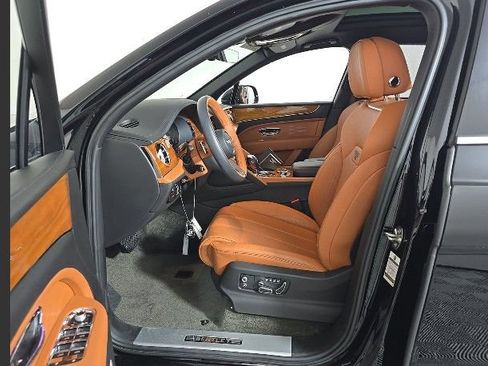 Used 2023 Bentley Bentayga Extended Wheelbase AWD/4WD image 2
