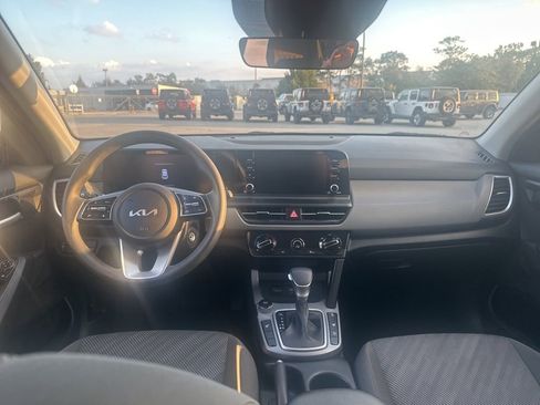 Used 2024 Kia Seltos LX image 9