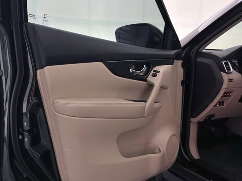 Used 2016 Nissan Rogue SL w/ SL Premium Package image 17